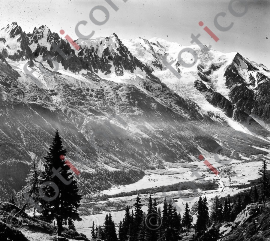 Flégère, Aussicht auf die Mont Blanc-Kette ; Flégère, views of the Mont Blanc range (simon-73-018-sw.jpg)